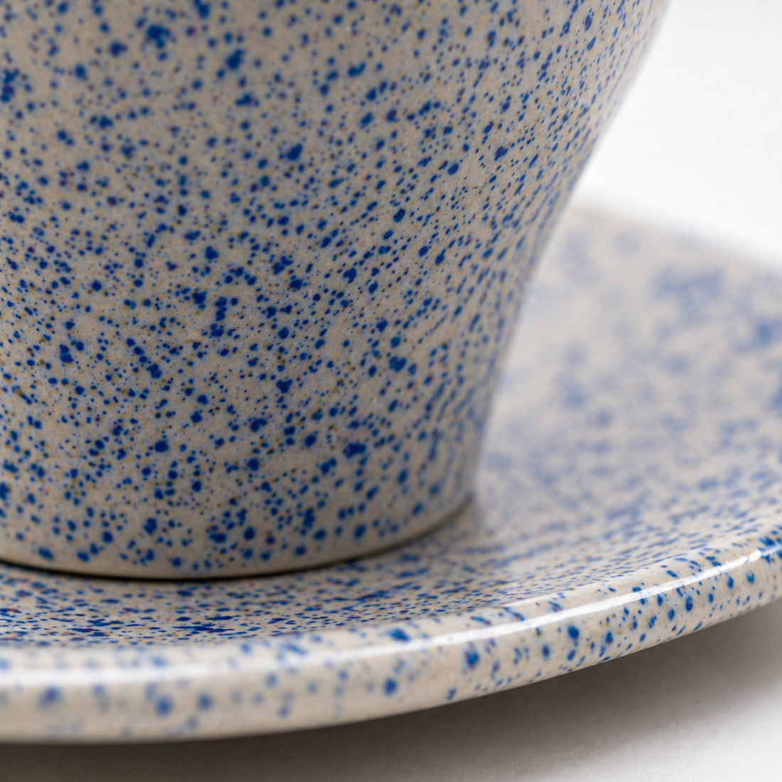 Kath N Clay Premium Ceramic Tea Cups and Saucers Set of 4 | 150 ml Hand-Glazed Blue Speckled Chai Cups with Square Saucers | Stoneware Coffee Cups for Tea, Espresso & Green Tea | Microwave & Dishwasher Safe Luxury Tea Set
